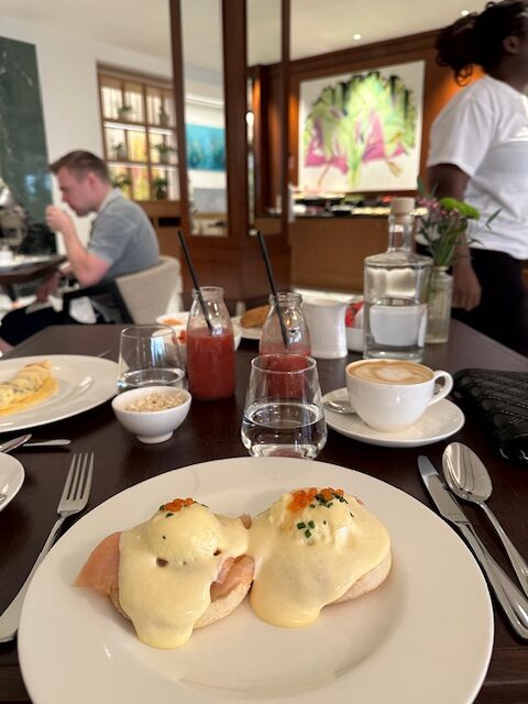 ontbijt eggs royale