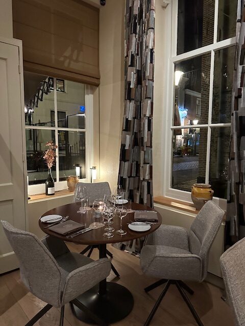 Interieur restaurant Le Havre beneden