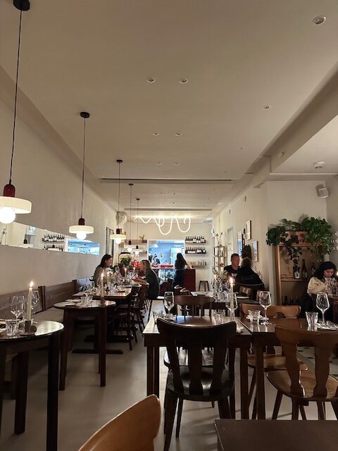 Interieur van Kafé Kontrast in De Pijp tijdens The Kontrast Experience diner