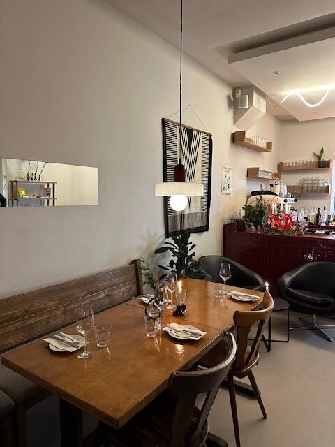 Interieur van Kafé Kontrast in De Pijp tijdens The Kontrast Experience diner
