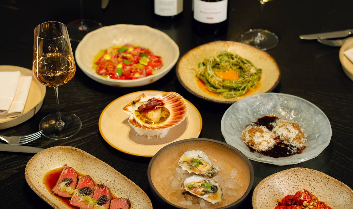 Festive menu restaurant Nela wall
