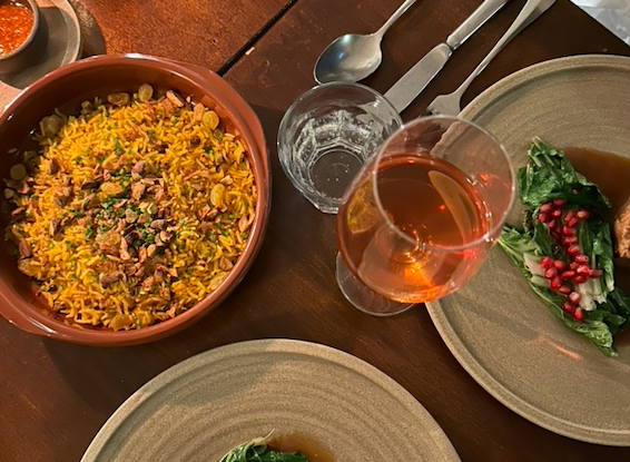 The Kontrast Experience set menu bij Kafé Kontrast met Scandinavisch-Indonesische gerechten wall