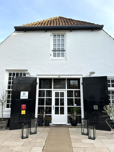 De voorkant van restaurant Basiliek