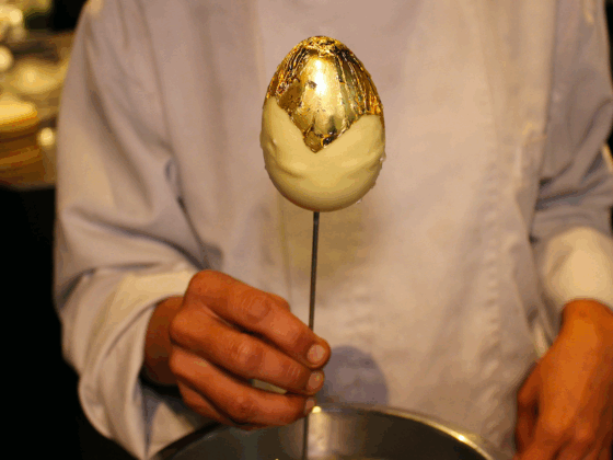 Nela Amsterdam paasmenu gouden paasei van chocolade