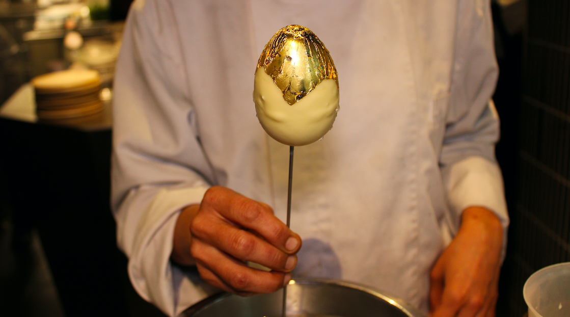 Nela Amsterdam paasmenu gouden paasei van chocolade