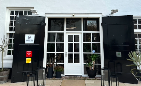 De voorkant van restaurant Basiliek