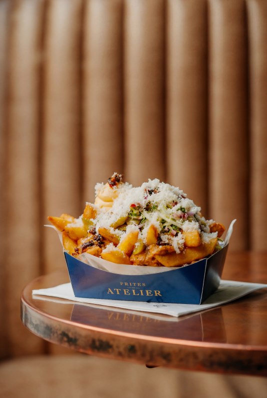 Nieuwe Frites Atelier specials van Sergio Herman met Veggie Tikka Masala en Classic Hotdog